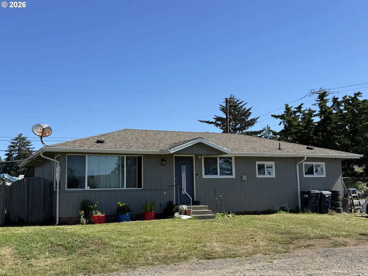 1202 Iris St, Brookings, OR 97415 - #1