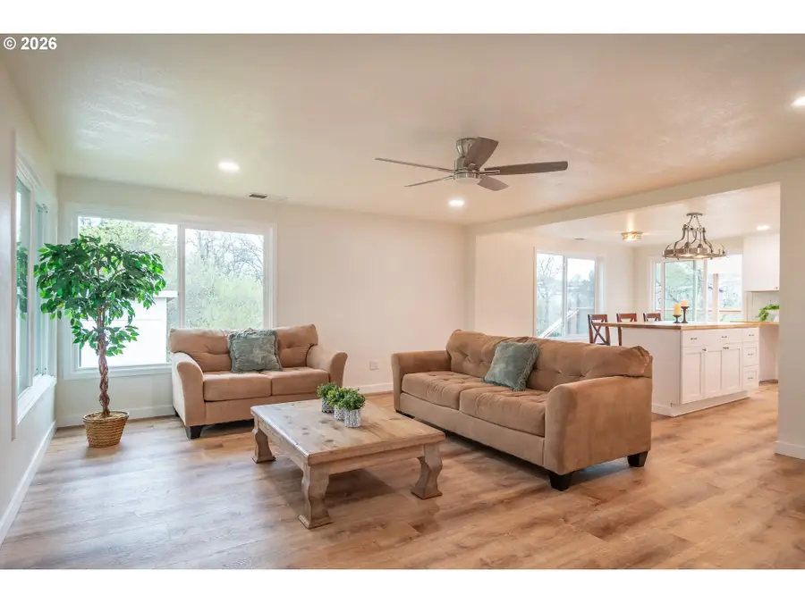 3660 Carnes Rd, Roseburg, OR 97471 - #2