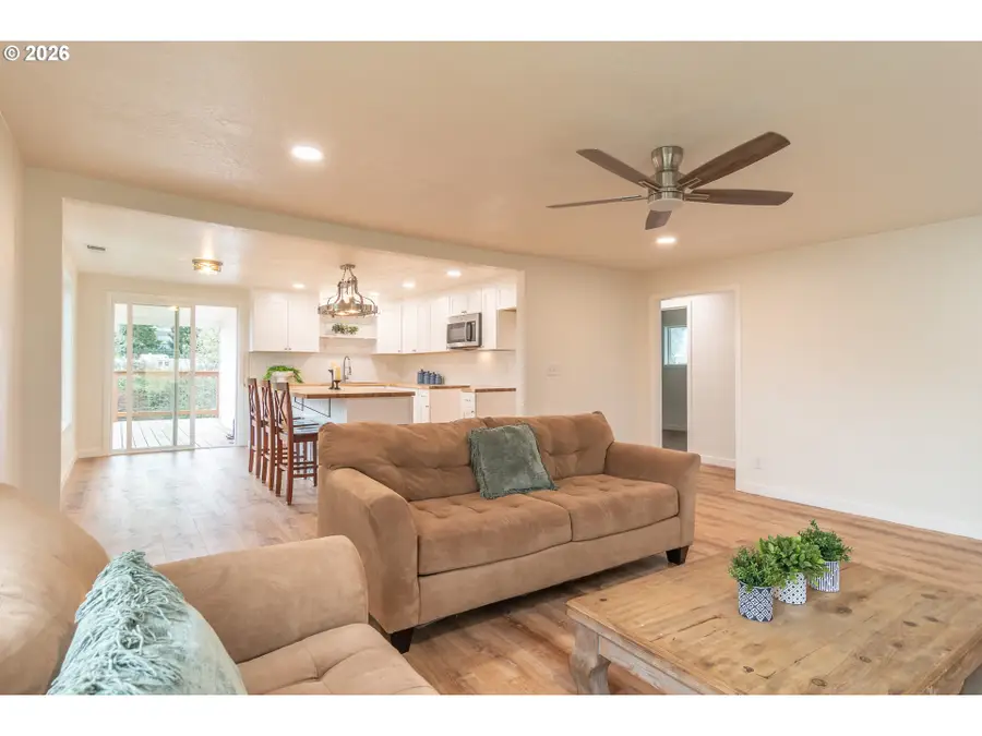 3660 Carnes Rd, Roseburg, OR 97471 - #3