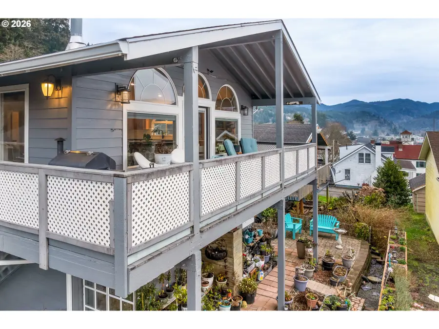 1213 Acacia Ave, Garibaldi, OR 97118 - #3