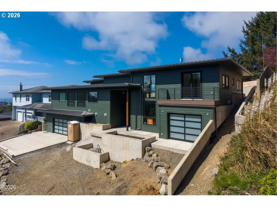 1025 NE 7th Dr, Newport, OR 97365 - #1