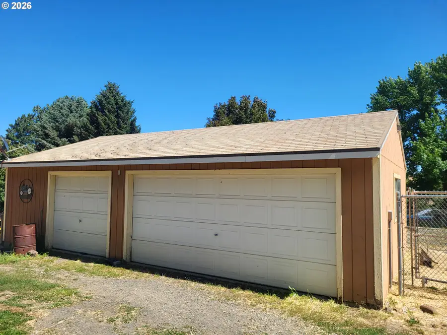 211 Mccoy St, Moro, OR 97039 - #2