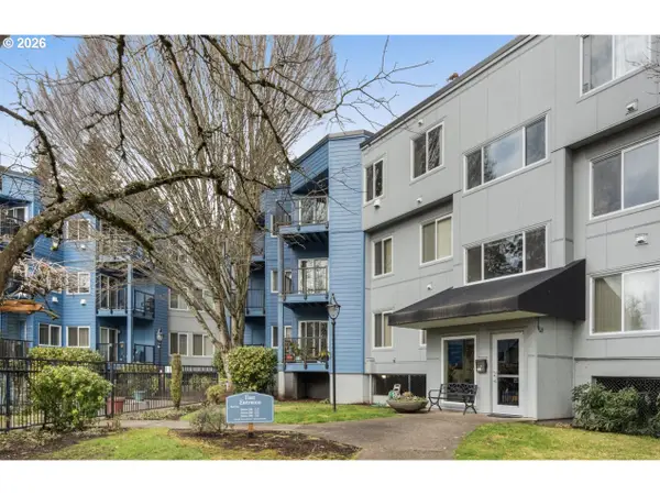 8720 SW Tualatin Rd #205, Tualatin, OR 97062