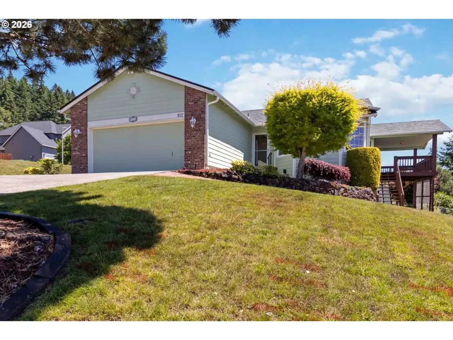 912 Edinburgh Ct, Kelso, WA 98626 - #3