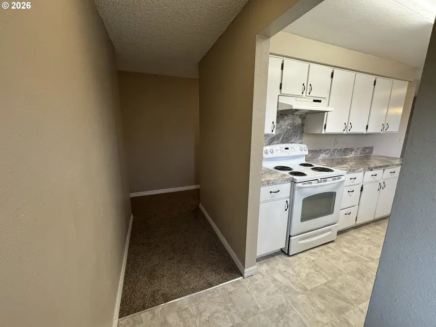 2421 32nd Ave, Longview, WA 98632 - #3