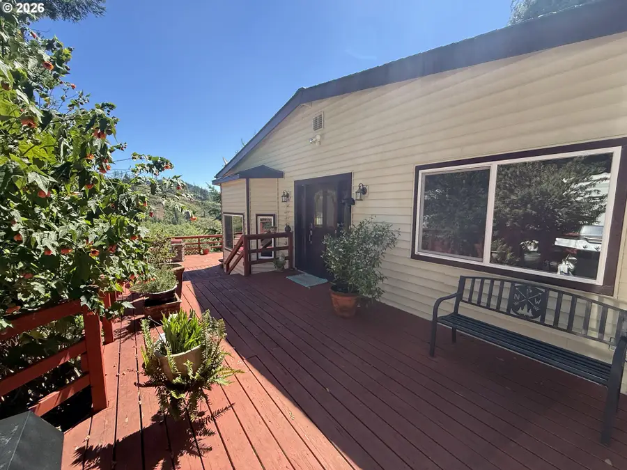 17053 Eastwood Ln, Brookings, OR 97415 - #3