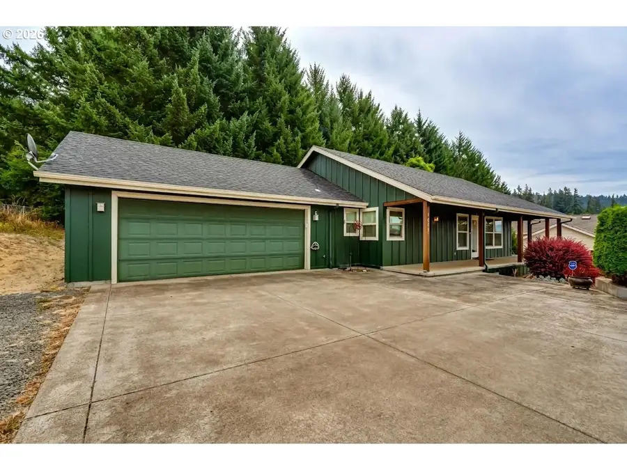 1620 Samuel Dr, Cottage Grove, OR 97424 - #2