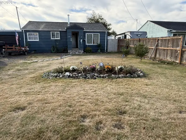 1704 Maple St, MyrtlePoint, OR 97458