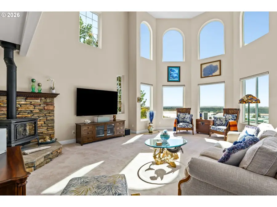 58 Shoreline Dr, Florence, OR 97439 - #3