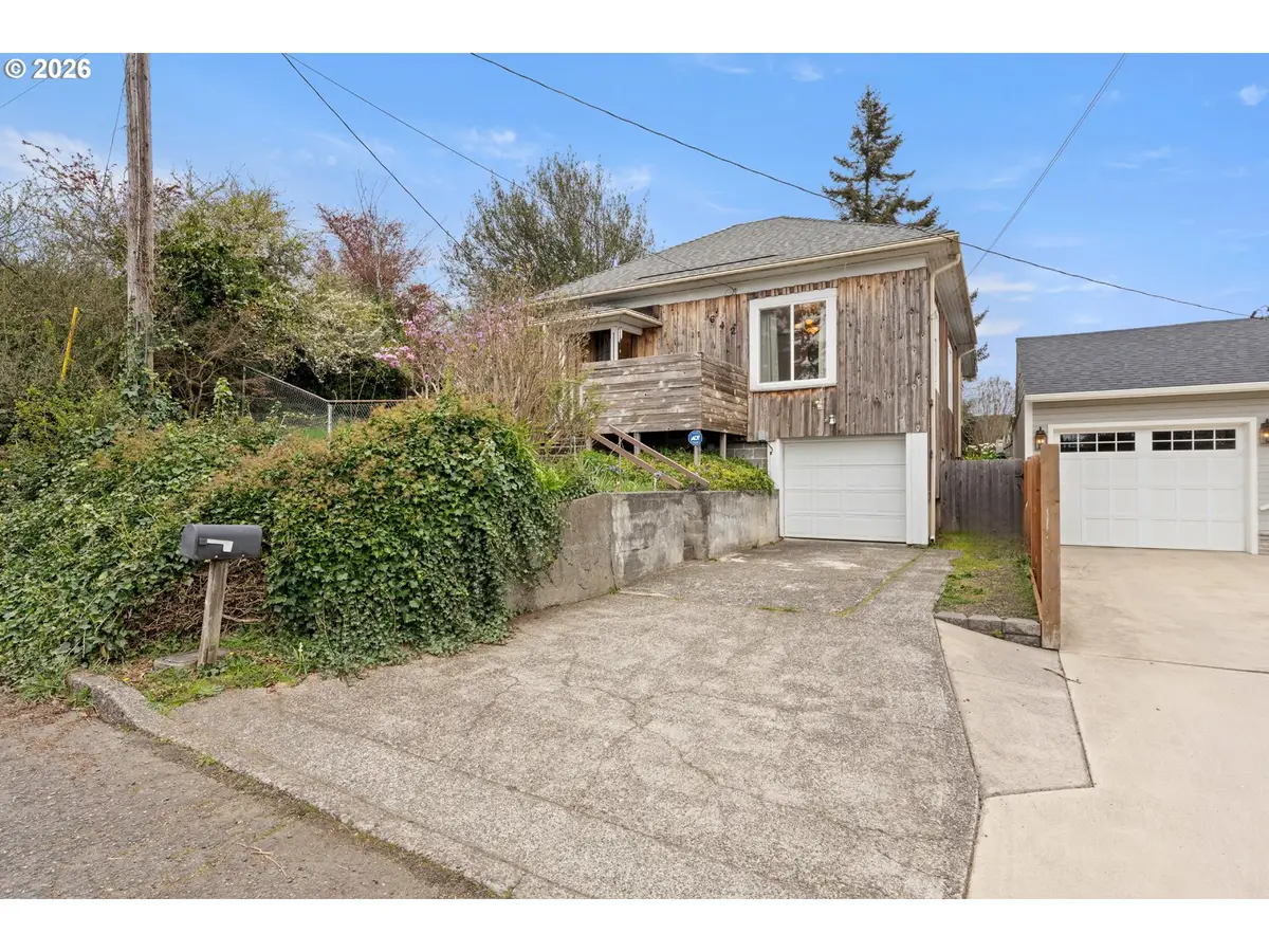 642 Clark St, North Bend, OR 97459 - #1