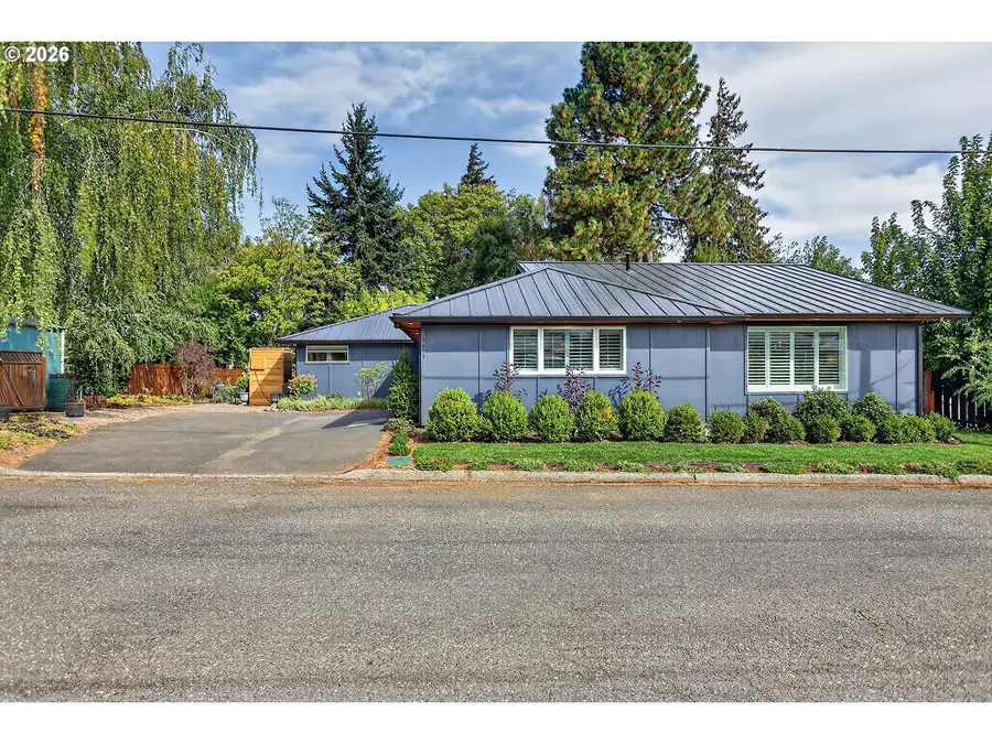 1414 C St, Hood River, OR 97031 - #2