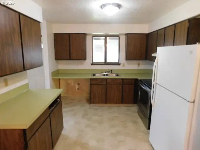 1990 Willow St, Florence, OR 97439 - #3