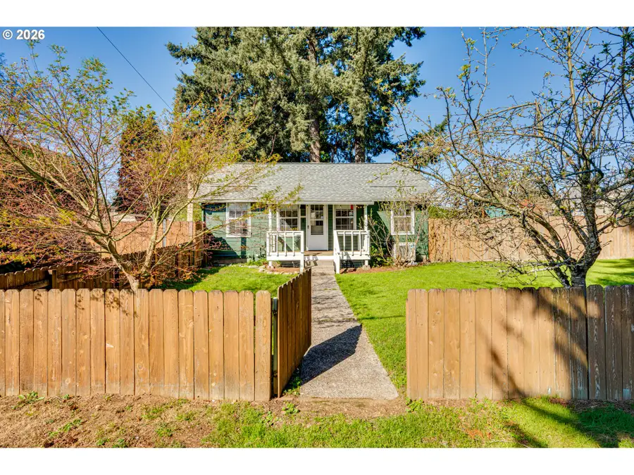 565 9th St, Washougal, WA 98671 - #2