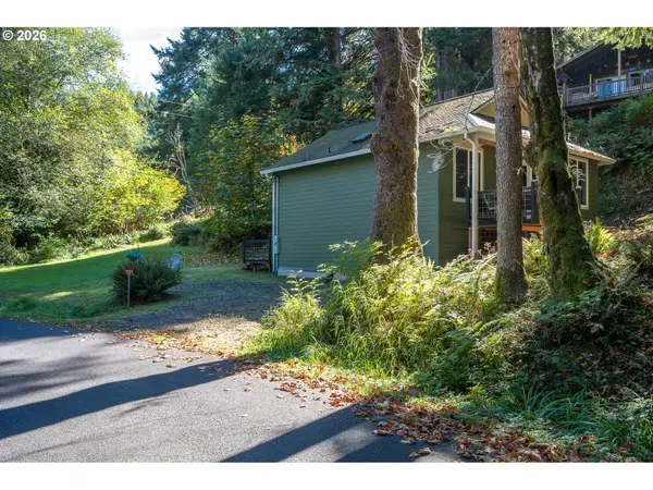 9904 Beach Dr, Clatskanie, OR 97016