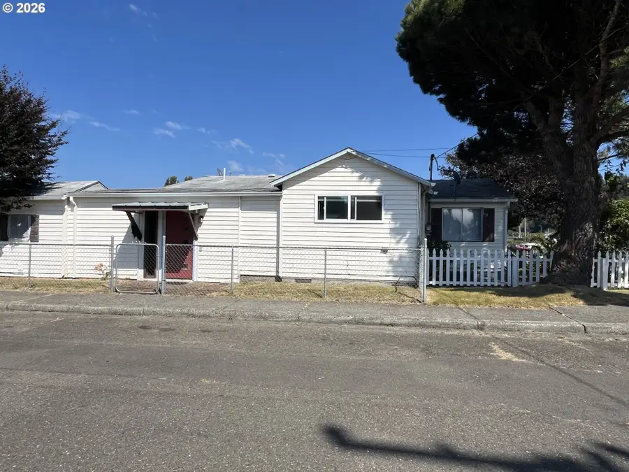 795 Laurel Ave, Reedsport, OR 97467 - #3