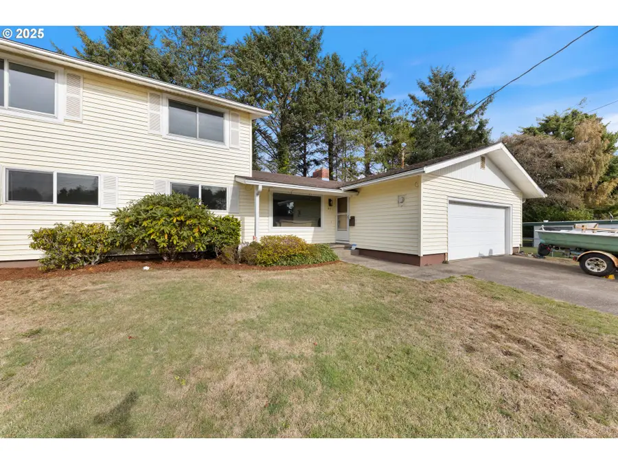 217 NE Chambers Ct, Newport, OR 97365 - Image #2