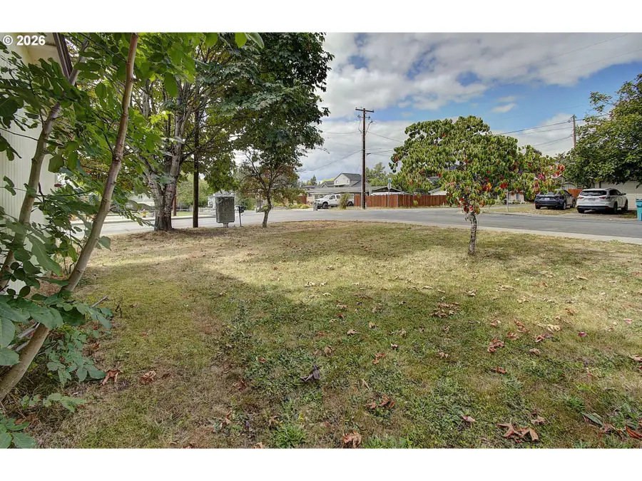 625 E Elm Ave, La Center, WA 98629 - #3