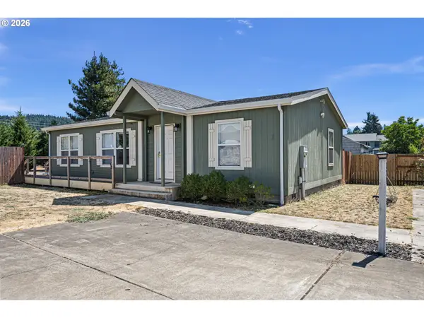 722 S 8th St, CottageGrove, OR 97424