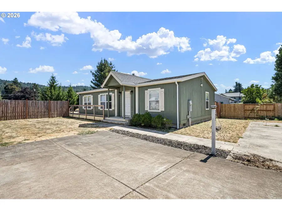 722 S 8th St, Cottage Grove, OR 97424 - #3