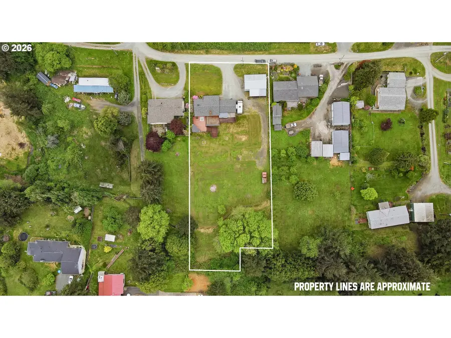 1820 E Cedar St, Myrtle Point, OR 97458 - #2