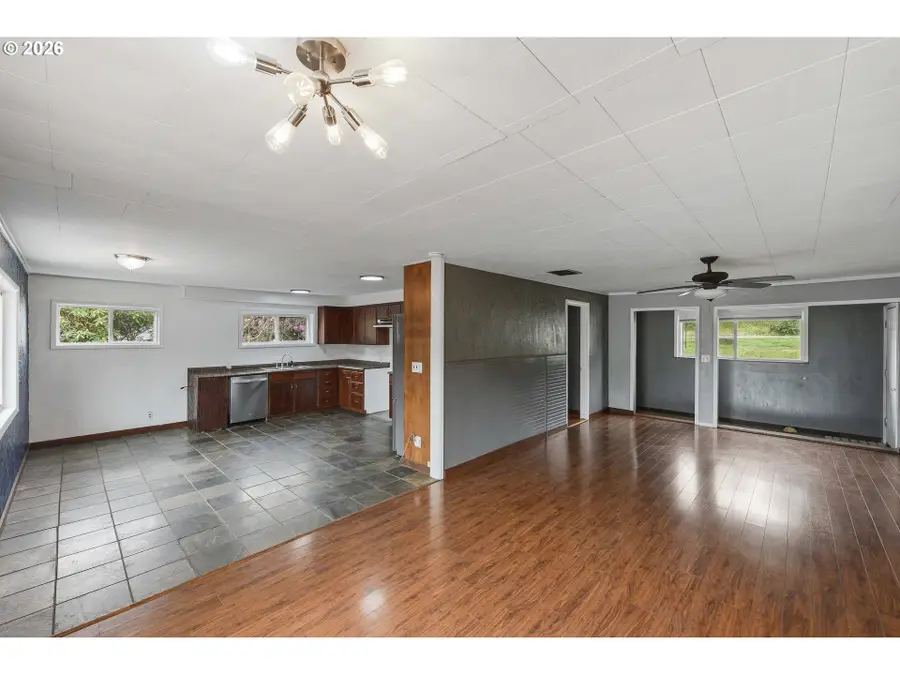 1820 E Cedar St, Myrtle Point, OR 97458 - #3