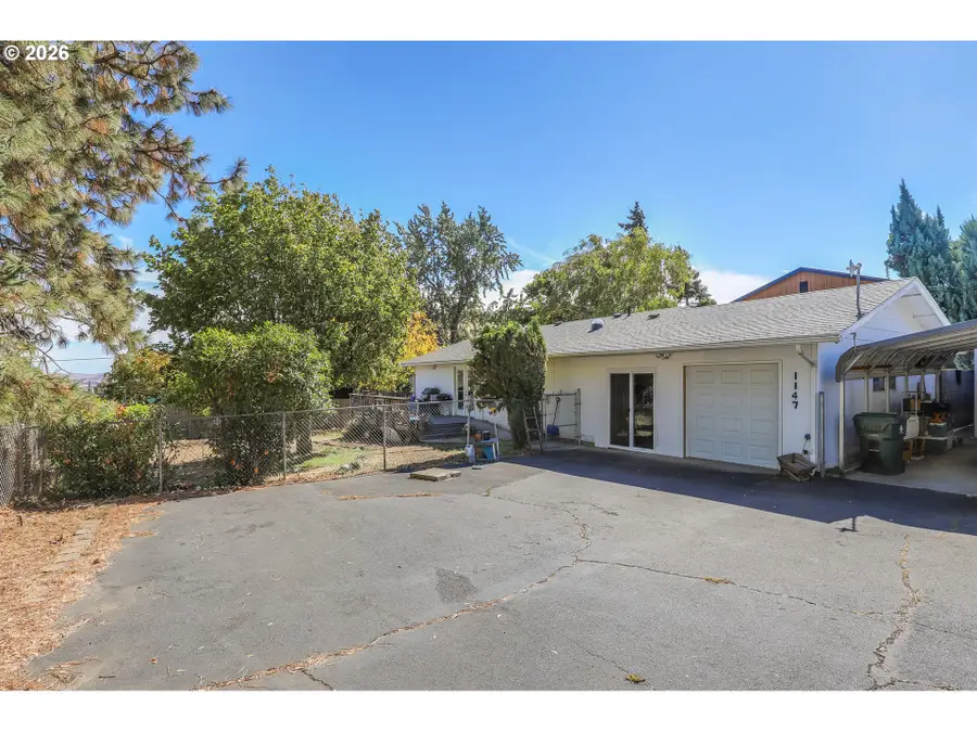 1147 Oak St W, Chenoweth, OR 97058 - #2