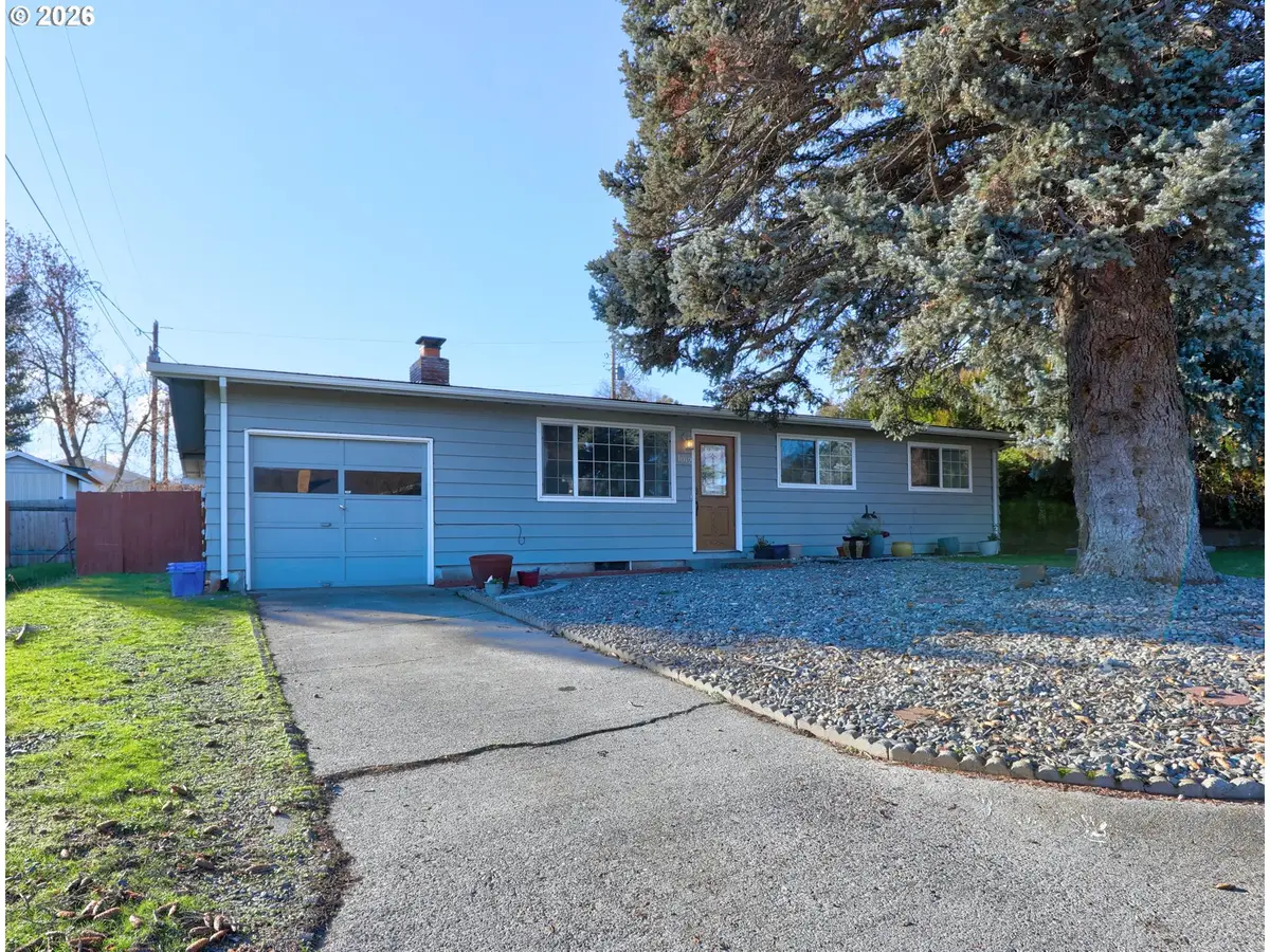 1012 Whitman Ct, Chenoweth, OR 97058 - Image #1