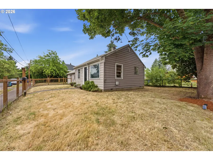 8011 N Clarendon Ave, Portland, OR 97203 - #3