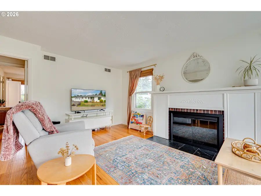 813 N 16th Ave, Kelso, WA 98626 - #3