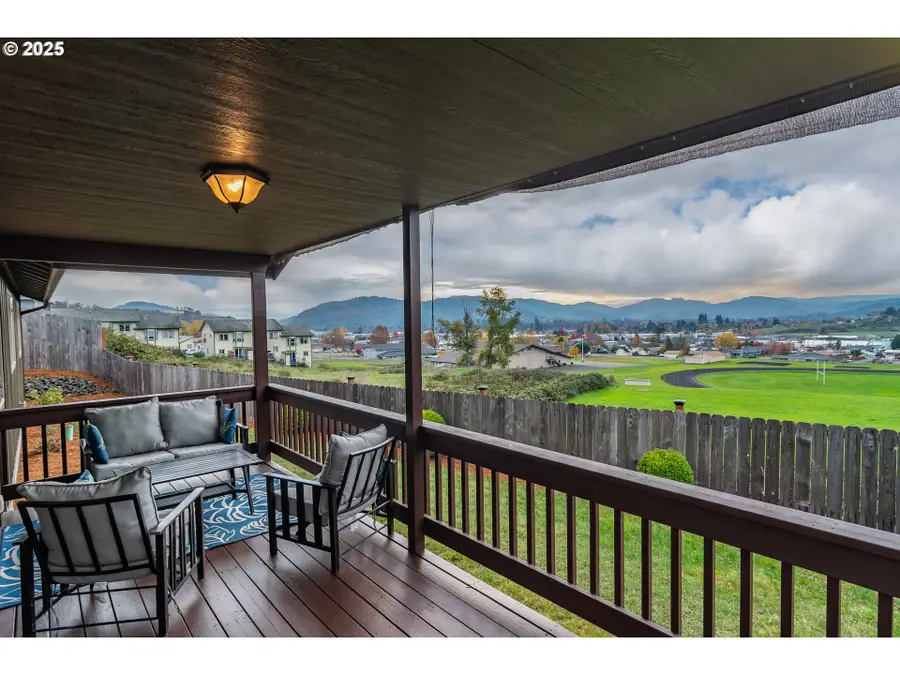 1858 NE Sunset St, Roseburg, OR 97470 - Image #2