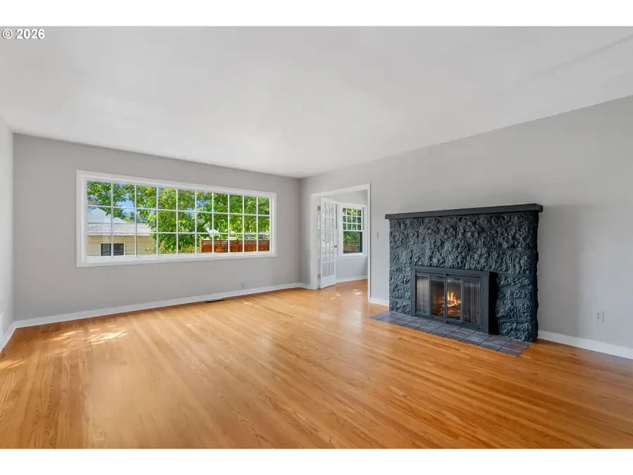 820 W 9th St, The Dalles, OR 97058 - #3