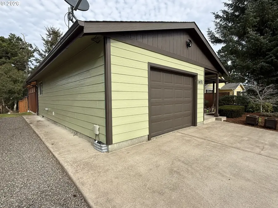 1651 29th St, Florence, OR 97439 - #3