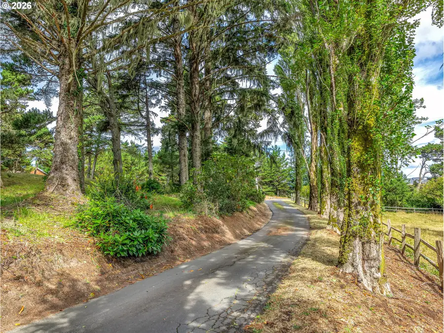 33360 Surf Pines Ln, Warrenton, OR 97146 - #3