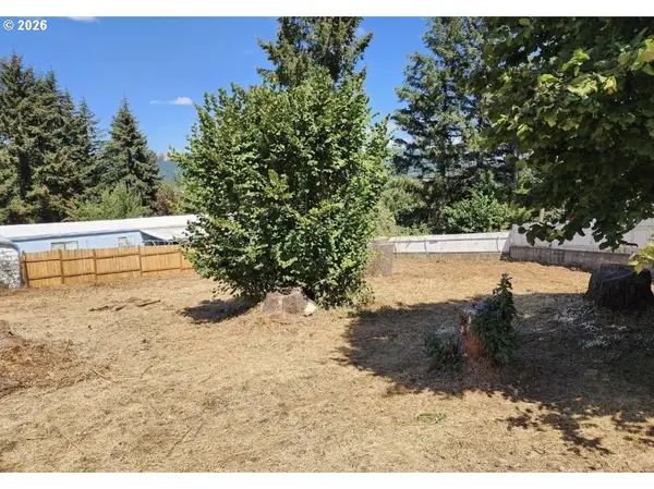 1015 Whipple Ct, Yoncalla, OR 97499