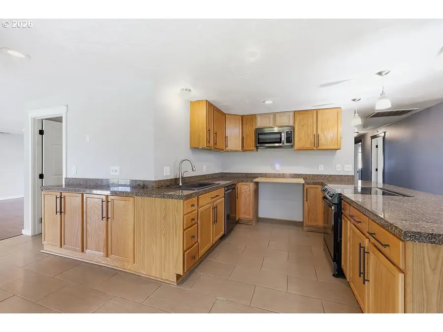 753 64th St, Springfield, OR 97478 - #3