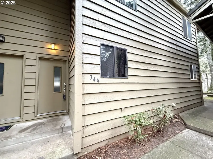 344 Cervantes Cir, Lake Oswego, OR 97035 - Image #2