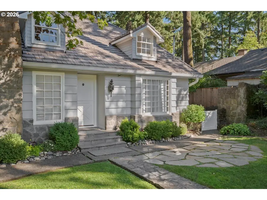 611 Ridgeway Rd, Lake Oswego, OR 97034 - #3