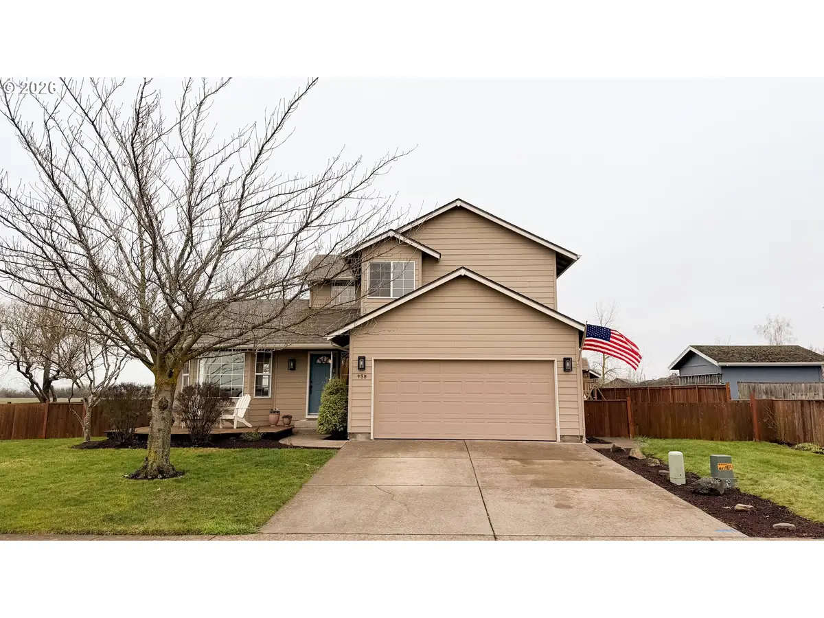 958 Smith St, Harrisburg, OR 97446 - #1