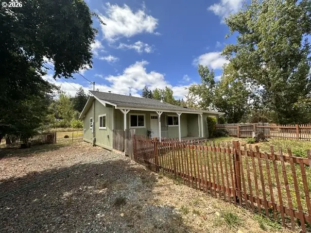 226 South Ave, Sutherlin, OR 97479 - #3