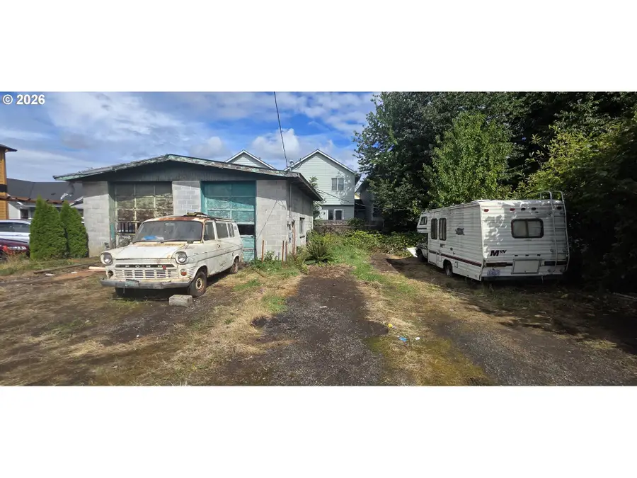 2037 E St, Washougal, WA 98671 - #3
