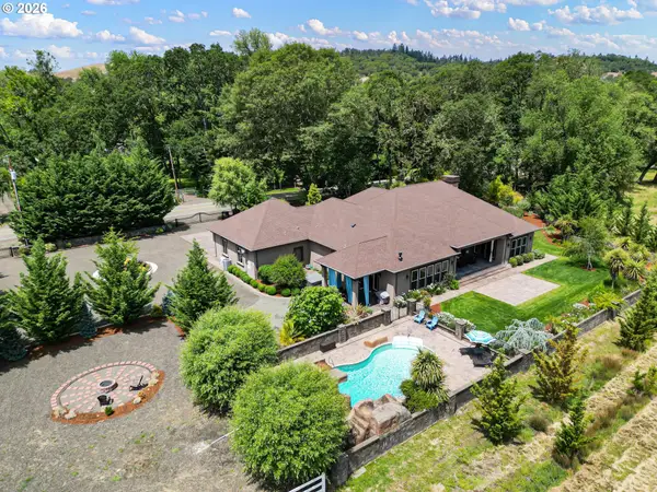 1025 Echo Dr, Roseburg, OR 97470