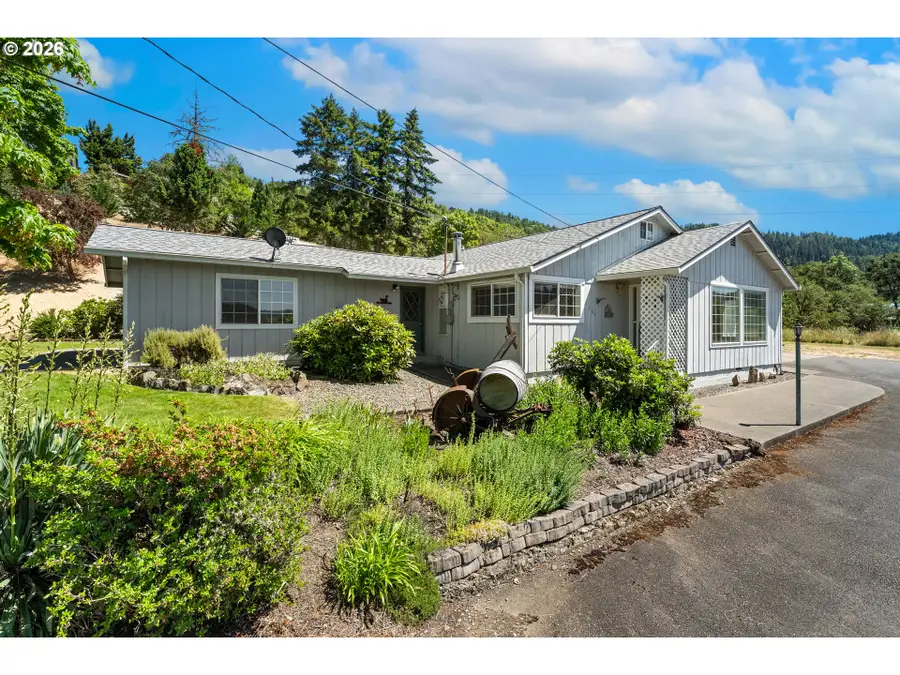 1183 W Lookingglass Rd, Roseburg, OR 97471 - #3