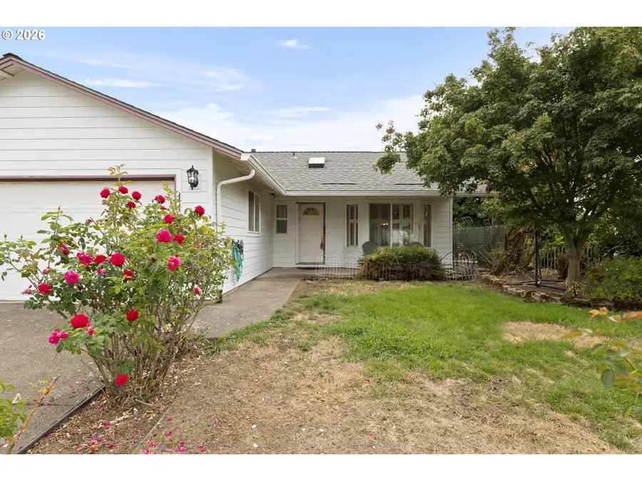 1143 SW James Ct, Dundee, OR 97115 - #2