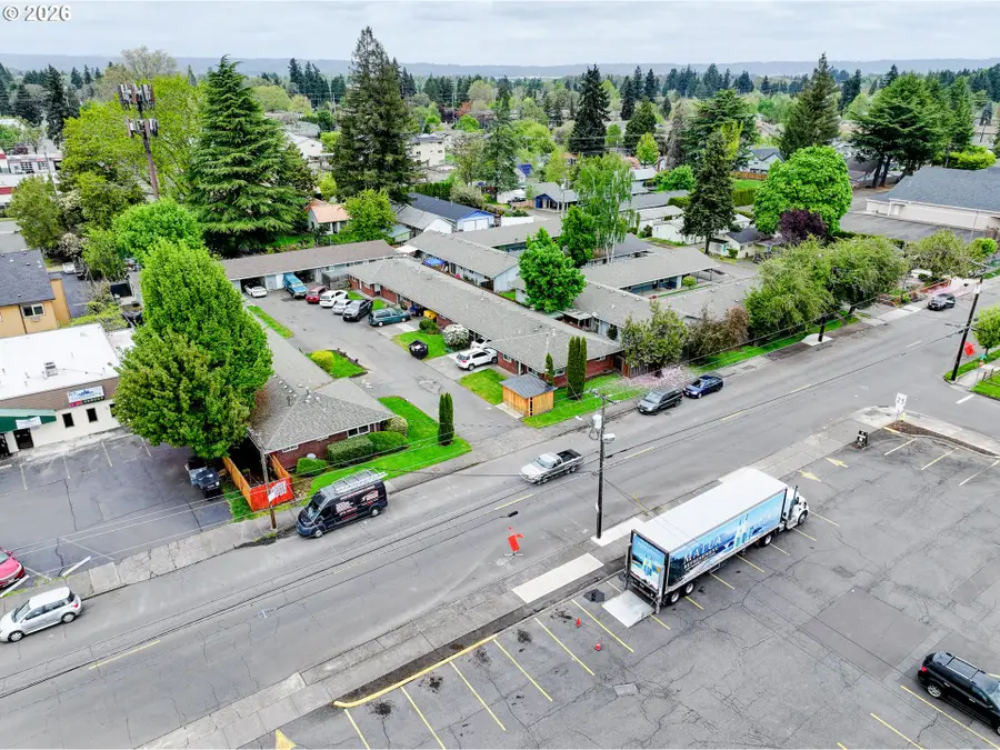 1049 SE Walnut St, Hillsboro, OR 97123 - #2