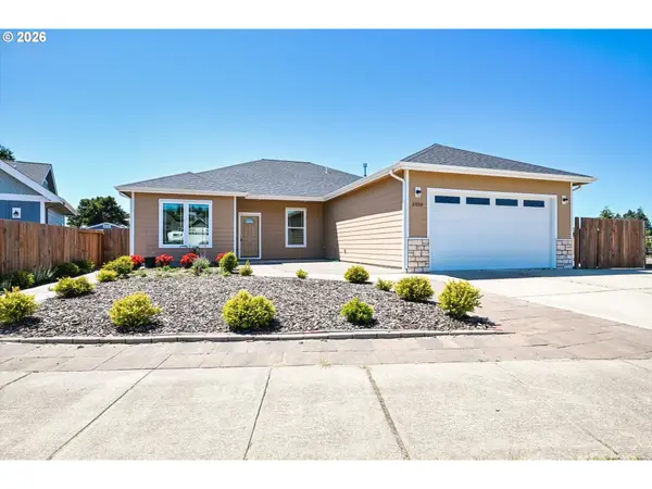 2010 Roosevelt Loop, NorthBend, OR 97459
