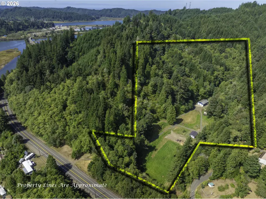 1040 Lower Smith River Rd, Reedsport, OR 97467 - #2