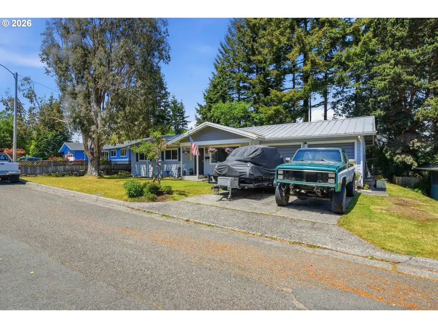 3854 Vista Dr, North Bend, OR 97459 - #3