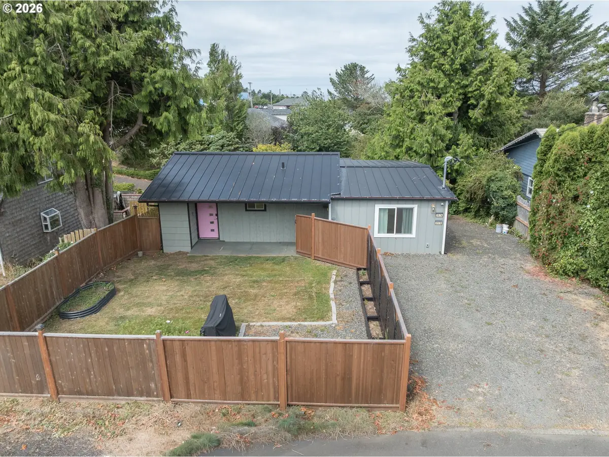 317 NE Benton St, Newport, OR 97365 - #1