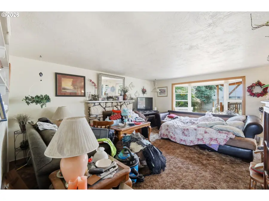 6634 A St, Springfield, OR 97478 - #3