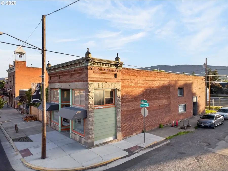 306 S Main St, Union, OR 97883 - #2